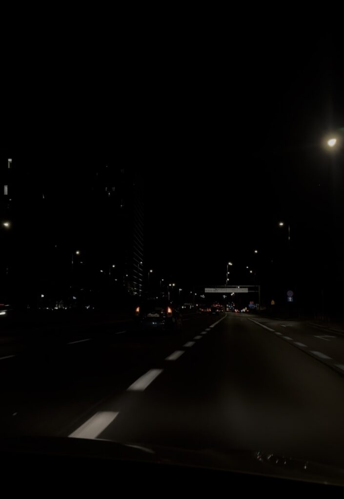 Nocna obserwacja prowadzona z samochodu podczas czynności detektywistycznych
