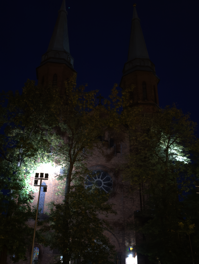 Detektyw Pruszków - nocny widok kościoła w Pruszkowie